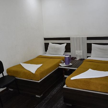 Midtown Hotel Αχμπανταμπάντ Εξωτερικό φωτογραφία