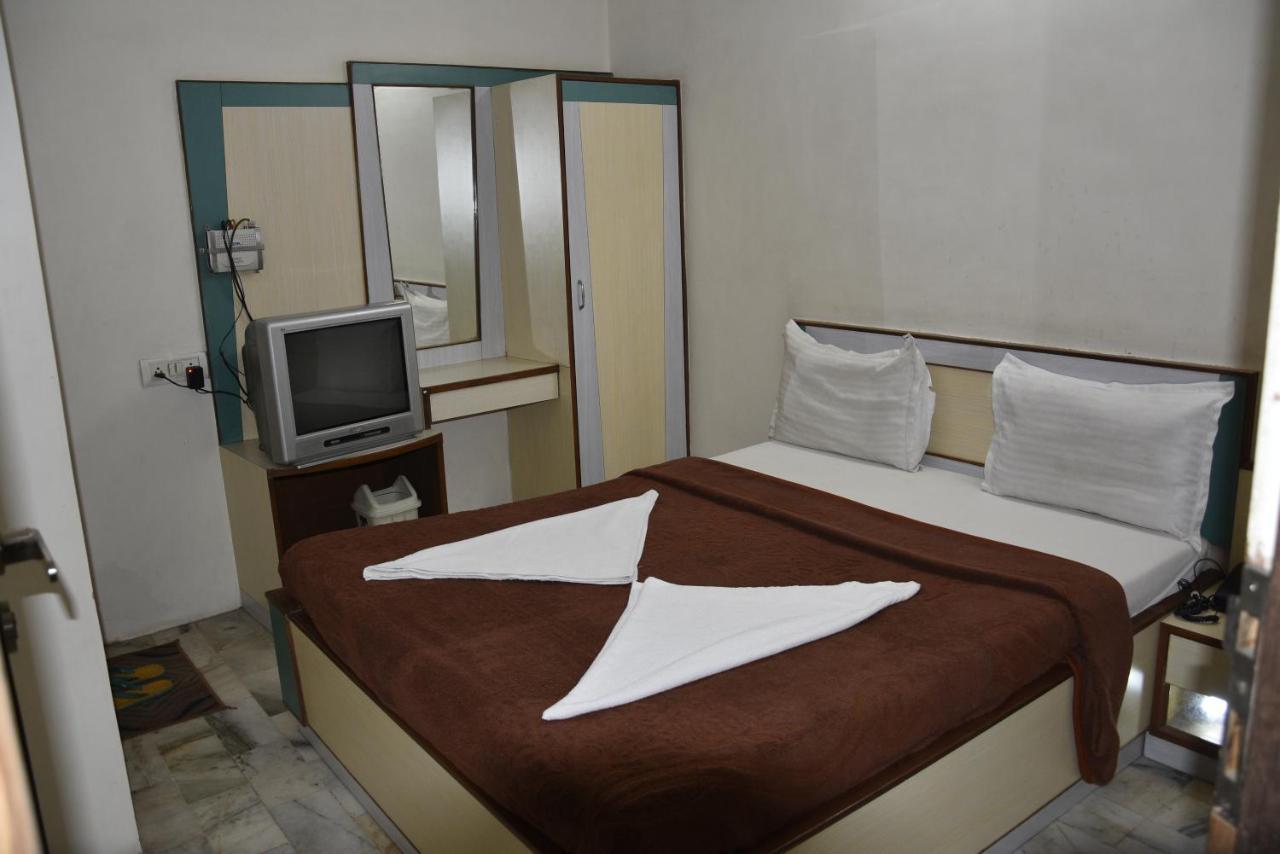 Midtown Hotel Αχμπανταμπάντ Εξωτερικό φωτογραφία