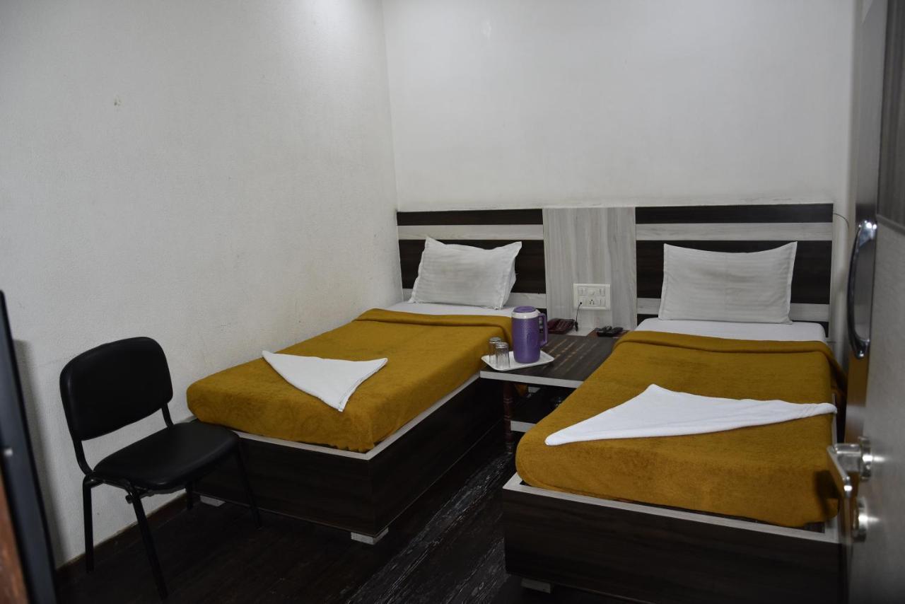 Midtown Hotel Αχμπανταμπάντ Εξωτερικό φωτογραφία