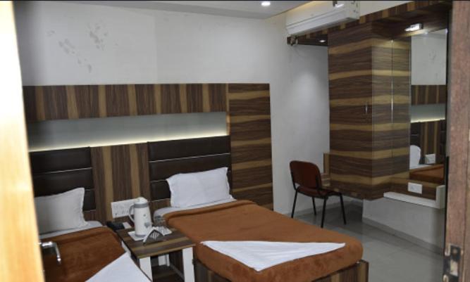 Midtown Hotel Αχμπανταμπάντ Εξωτερικό φωτογραφία
