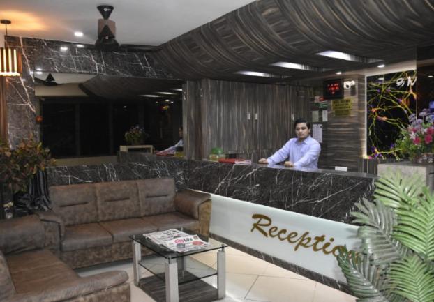 Midtown Hotel Αχμπανταμπάντ Εξωτερικό φωτογραφία