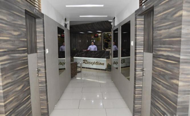 Midtown Hotel Αχμπανταμπάντ Εξωτερικό φωτογραφία