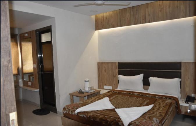 Midtown Hotel Αχμπανταμπάντ Εξωτερικό φωτογραφία