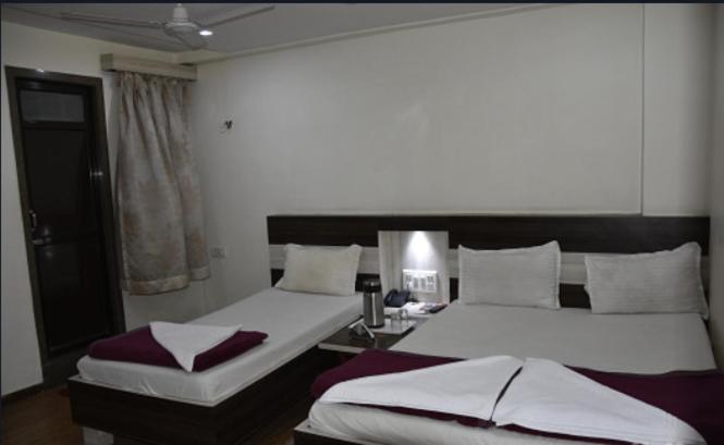 Midtown Hotel Αχμπανταμπάντ Εξωτερικό φωτογραφία